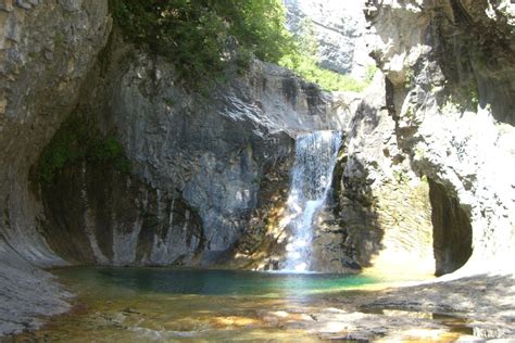 garganta de escuain con niños|Cascada en la Garganta de Escuaín 